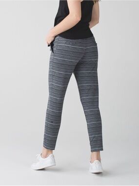 Very Flattering Lululemon Jet Crop Slim Pants, size 4
